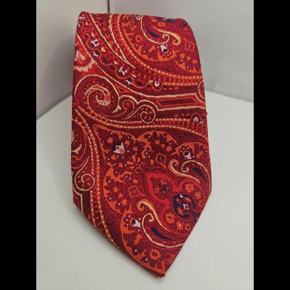 Judson Wade Collection Red Paisley Hand Sewn Tie 100% Silk 60x3.5